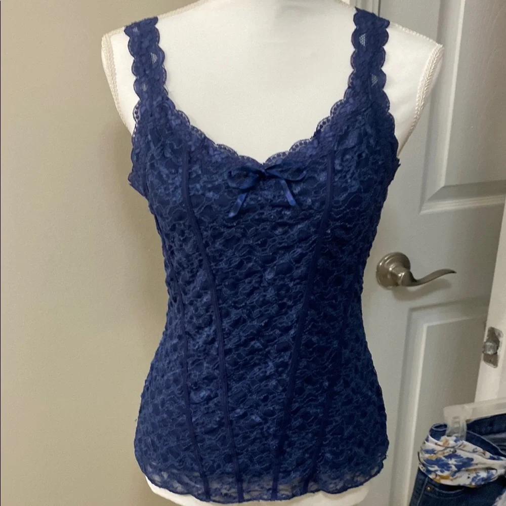🔥🔥🔥Apt. 9 Navy Lace Textured Tank Top and darker blue BR Jeans w/scarf❤️❤️❤️ - Picture 2 of 6